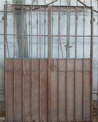 Tre inferriate fisse di sicurezza / Grate in ferro