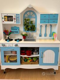 Cucina giocattolo accesoriata