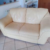 DIVANO IN PELLE