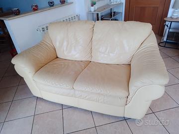 DIVANO IN PELLE