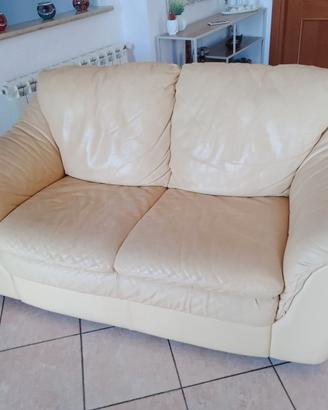 DIVANO IN PELLE