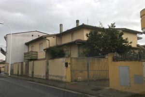 Decimomannu,via Ugo Foscolo, villa con giardino