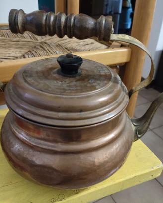 Pratica teiera vintage in rame