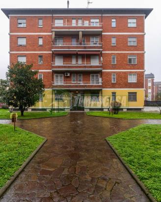 3 LOCALI RISTRUTTURATO IN ZONA RESIDENZIALE