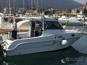 Barca cabinata da pesca