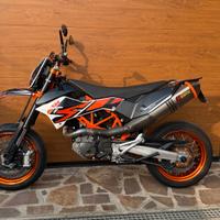 KTM 690 SMC R / Guidabile con patente A2