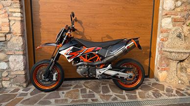 KTM 690 SMC R / Guidabile con patente A2