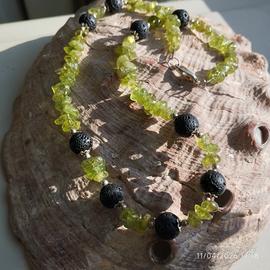 collana  con peridoti e lava nera naturali 