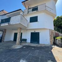 Elegante villetta bifamiliare