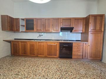 Cucina in legno massello 4,75 m