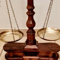 Bilancia in legno e ottone 