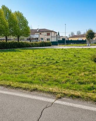 Terreno di 577 m² a Montecchio Precalcino