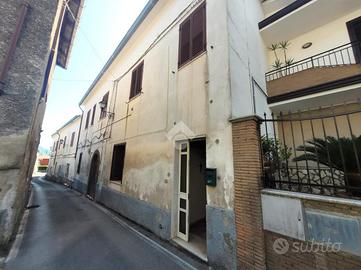 CASA SEMINDIPENDENTE A MOIANO