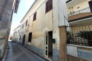 CASA SEMINDIPENDENTE A MOIANO