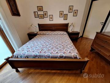 Camera da letto completa in legno massello