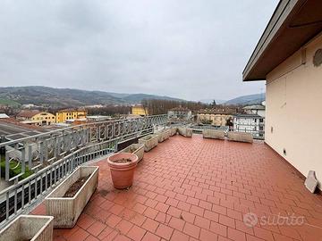 Appartamento di 154 m² con 3 locali e box auto a L