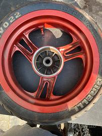 Cerchione F12 con gomma 130/60 13 m/c