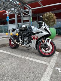 Suzuki gsx-8r