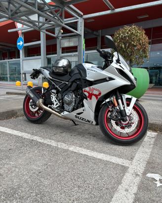 Suzuki gsx-8r