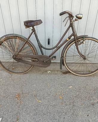 LA VO GLIA DI RESTAURARE UNA VECCHIA BICICLETTA