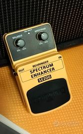 Pedale Beringher Spectrum ennancer SE 200