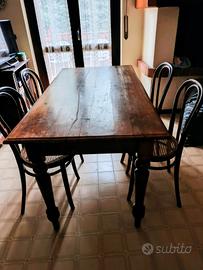 Tavolo in ciliegio con 4 sedie 