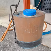 Vecchio diffusore  per vigneto