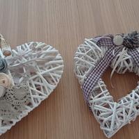 n. 2 cuori in vimini decorati