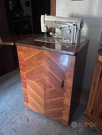 macchina da cucire Necchi vintage