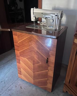 macchina da cucire Necchi vintage