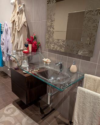 Mobile bagno vetro e specchio moderno