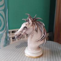 Cavallo imbizzarrito in porcellana 