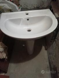 lavandino in ceramica con colonna