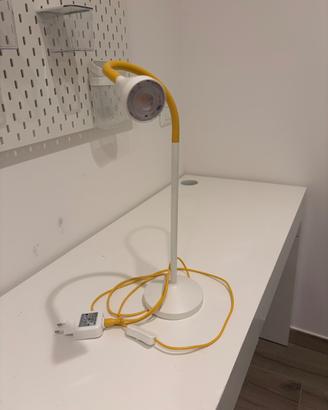 Lampada da tavolo a led
