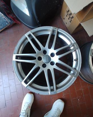 Cerchi in lega per Audi 255/19