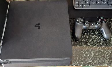 Play station 4 slim 500GB in perfette condizioni!