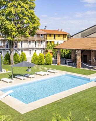 Rustico / Casale di 853 m² con più di 5 locali e b