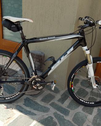 MTB  fuji carbon concept