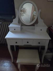 Toeletta tavolo trucco