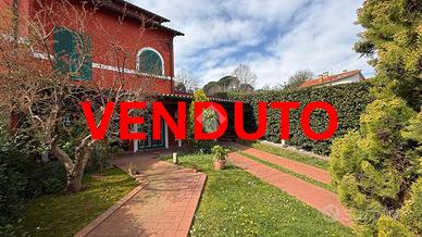 VILLA A SCHIERA D'ANGOLO A CAPENA