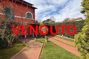 VILLA A SCHIERA D'ANGOLO A CAPENA