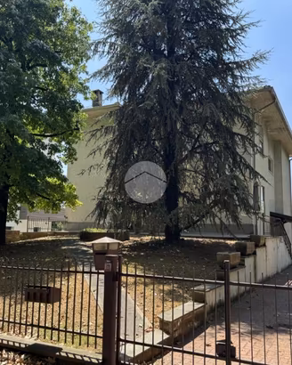 4 LOCALI A MONTECHIARUGOLO