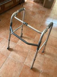 Deambulatore pieghevole regolabile