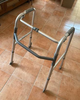 Deambulatore pieghevole regolabile