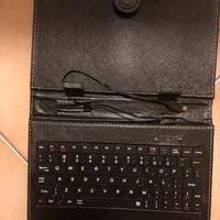 Custodia pelle con tastiera per tablet