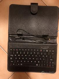 Custodia pelle con tastiera per tablet