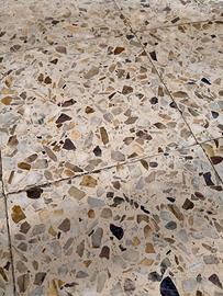 Pavimento in graniglia 25x25