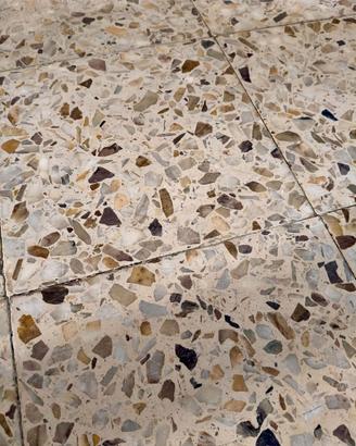 Pavimento in graniglia 25x25