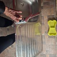 lavello con rubinetto