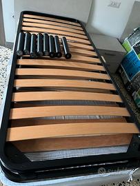 Due reti a doghe in legno, con un materasso